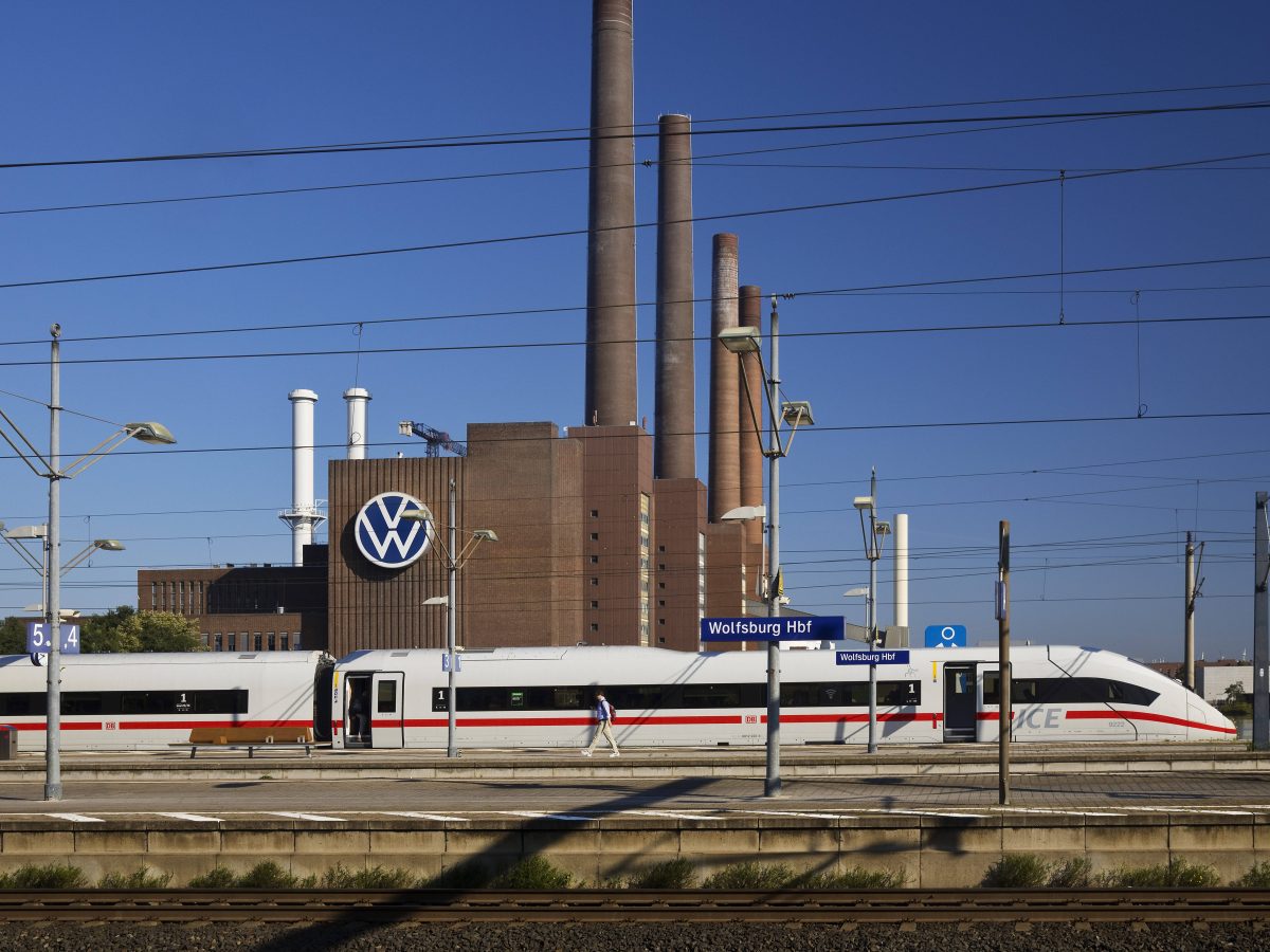 ICE im Wolfsburger Bahnhof