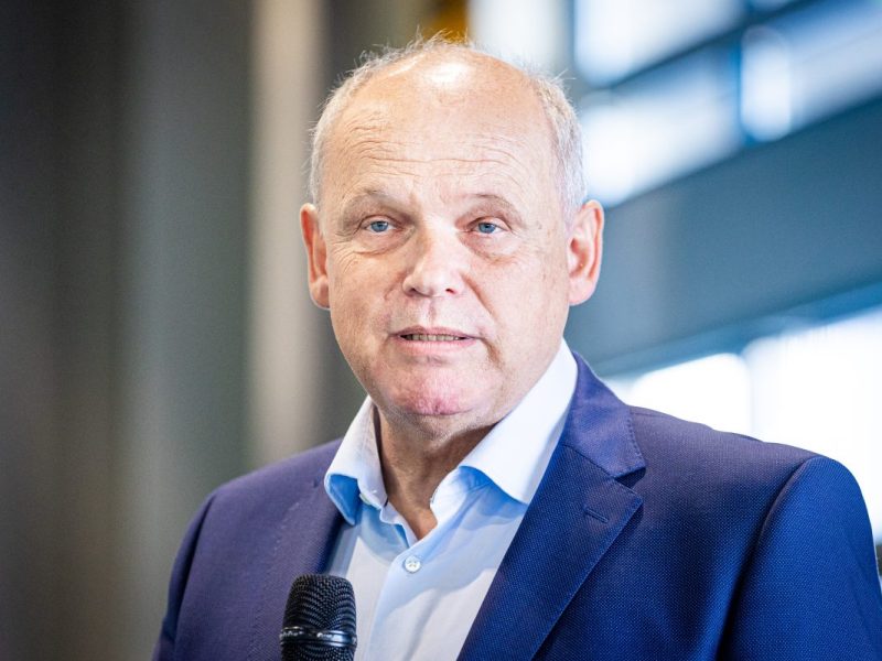 Sebastian Ebel, Vorstandsvorsitzender der TUI AG, spricht auf einer Veranstaltung zu Mitarbeitern.