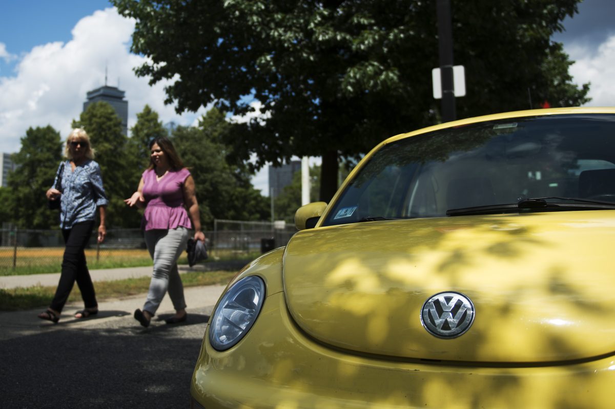 Die Volkswagen Group of America wird mehr als 114.000 Fahrzeuge wegen der Gefahr einer Airbag-Explosion zurückrufen, so die oberste US-Autosicherheitsbehörde.