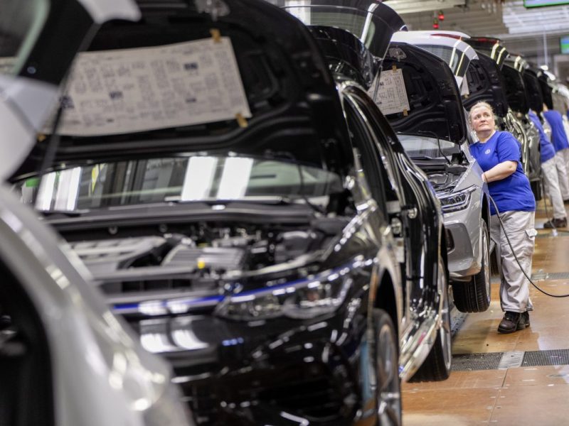 Volkswagen steckt im Umbruch - und dass VW kein Konzern wie jeder andere ist, macht es nicht leichter.