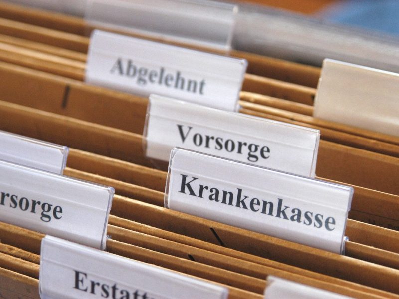 Eine Frau aus Peine ist schwer krank. Ihre Krankenkasse stellt sich quer, als es um die Übernahme ihrer Therapiekosten geht. (Symbolbild)