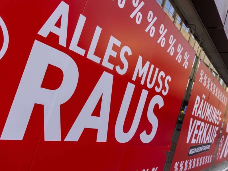 Räumungsverkauf Schilder