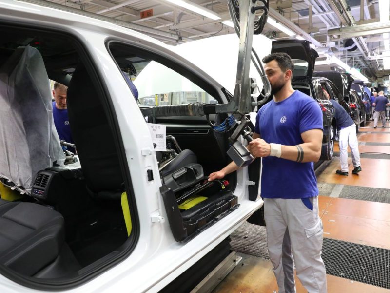 Verdienen die VW-Mitarbeiter zu viel?