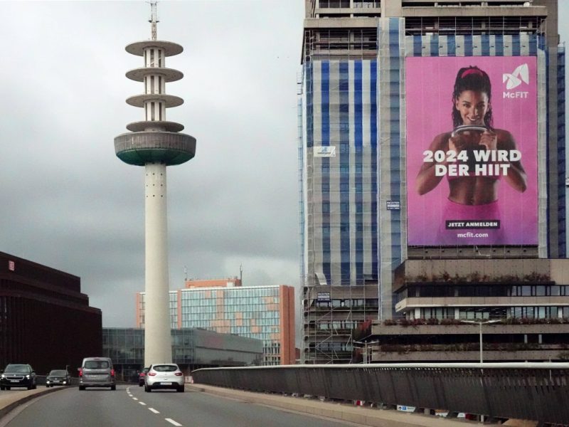 Der einstige VW-Tower in Hannover soll umgebaut werden. (Archivbild)