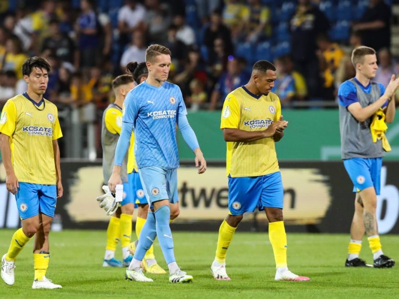Bei einem Ex-Star von Eintracht Braunschweig läuft es bei seinem Klub überhaupt nicht. Steht nun sogar ein Comeback zum BSTV im Raum?