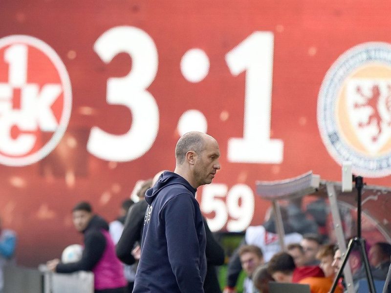Kaiserslautern - Eintracht Braunschweig: Auch Daniel Scherning war bedient.