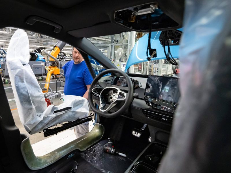 Bei VW droht die Schließung von Werken. Mindestens drei der zehn Fabriken sollen auf der Abschussliste stehen. Ein Überblick.