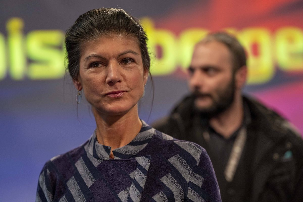 Sahra Wagenknecht stÃ¼rzt mit ihrer Partei ab. Ein Scheitern an der fÃ¼nf-Prozent-HÃ¼rde ist mÃ¶glich.