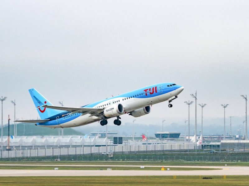 Tui Flugzeug beim Start
