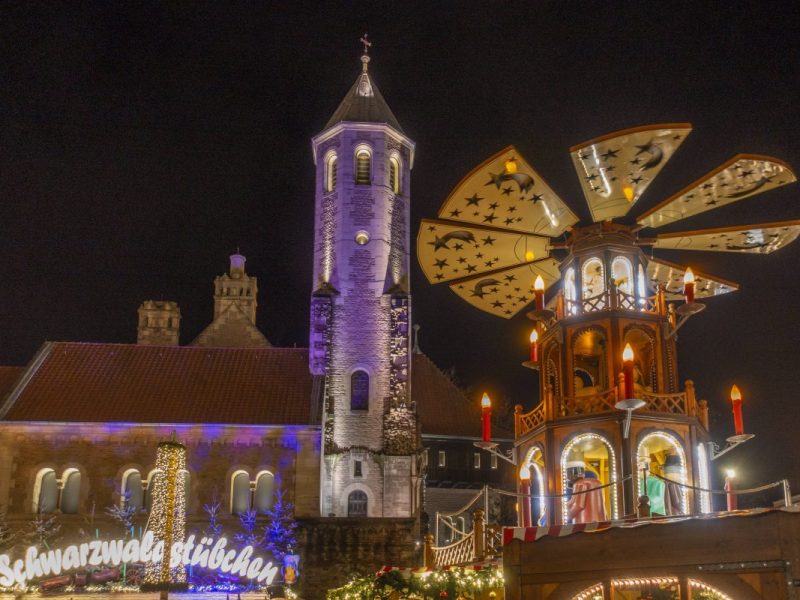 Die Polizei will auf dem Weihnachtsmarkt in Braunschweig noch präsenter sein. (Archivbild)
