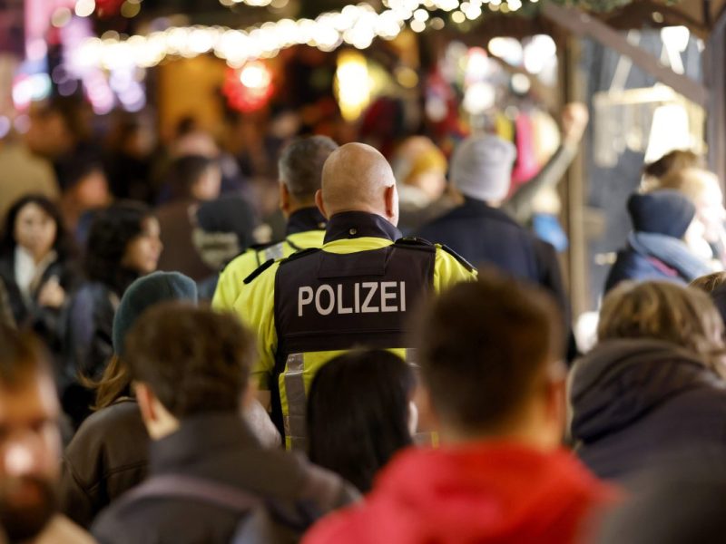 Alle Jahre wieder kommt nicht nur das Christuskind, sondern auch eine gewisse Gefahr auf die Besucher des Weihnachtsmarkts in Braunschweig zu.
