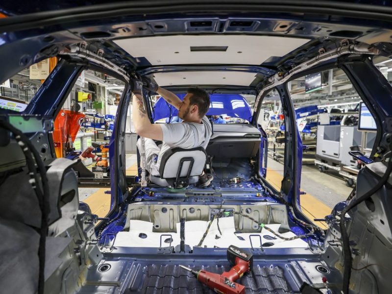 Ein VW-Werk soll angeblich auch sein letztes Modell verlieren. Wie geht es dann weiter für die Mitarbeiter?