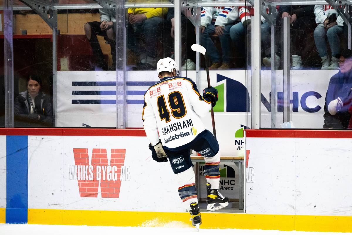 Wolfsburger Grizzlys, Rhett Rakhshani bei einem Spiel