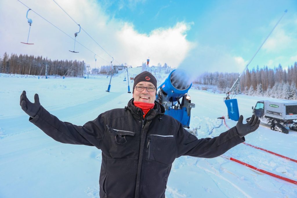 Der Harz bereitet sich auf einen Ansturm von Touristen zum Wochenende vor. Am Wurmberg könnten zudem die Schneekanonen angeschmissen werden, sagte Betriebsleiter der Wurmbergseilbahn, Fabian Brockschmidt.