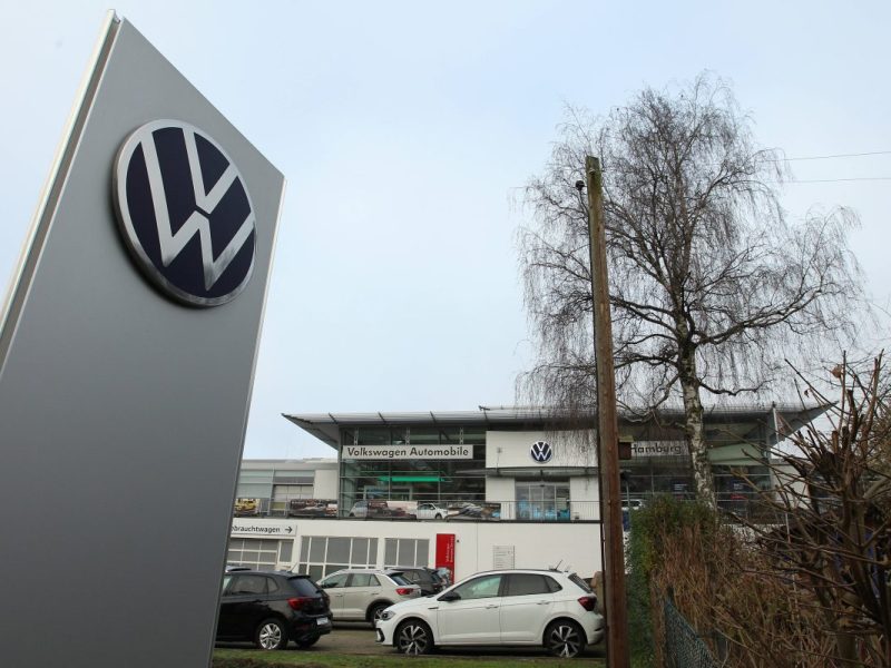 Volkswagen plant in Zukunft seine Modell in weniger Ausstattungsvarianten anzubieten, um Kosten einzusparen.