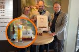von links: Silke und René Topfstedt sowie Andreas Lehmberg bei der Auszeichnung des Harzer Tourismusverband
