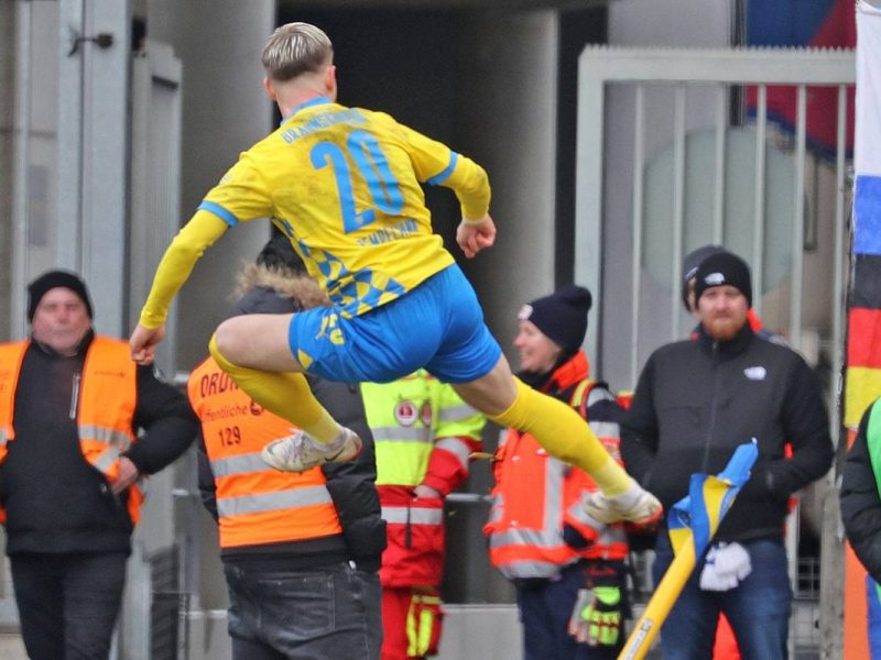 Eintracht Braunschweig jubelt gegen Darmstadt.