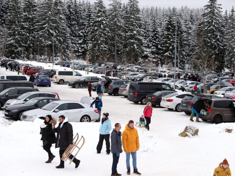 Riesen-Ärger am Parkplatz Hexenritt am Wurmberg im Harz. (Archivbild)
