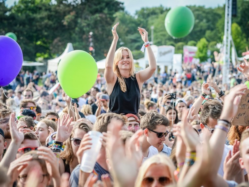 Publikum vor der Bühne beim Juicy Beats Festival 2016 im Westfalenpark