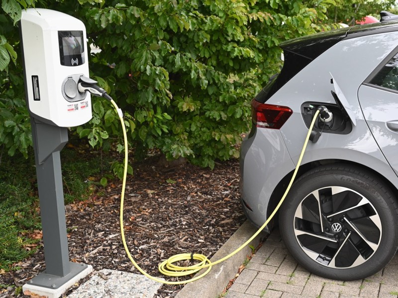 Eine Statistik könnte die Fahrer von VW-Elektroautos sehr freuen. (Symbolbild)