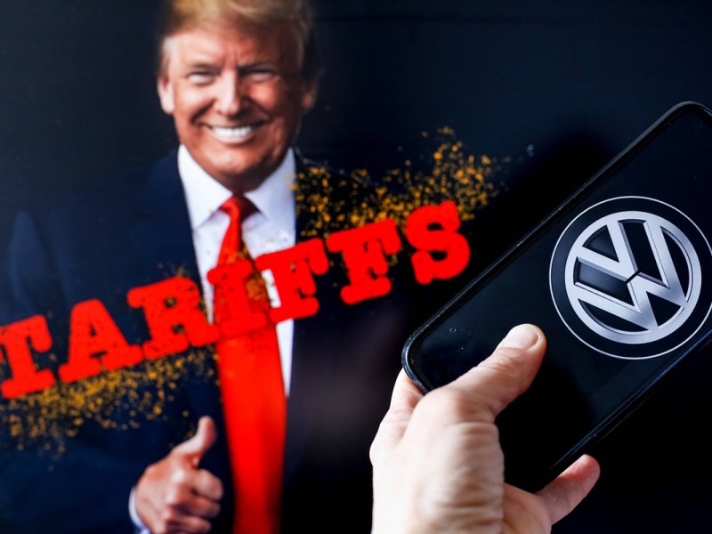 Donald Trump hat hohe Zölle auf Autos aus Europa verhängt. (Symbolbild)