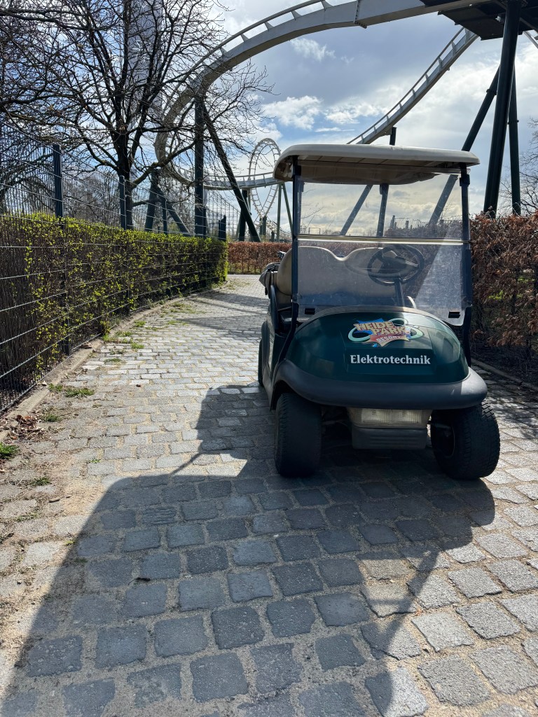 Service-Fahrzeug im Heide Park