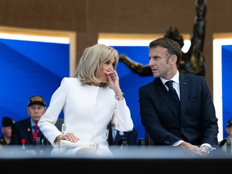 Die Welt fragt: Was ist wirklich los bei Macron und seiner Frau? Élysée-Palast spricht von „Vertraulichkeit“, doch die Gerüchte kochen hoch.