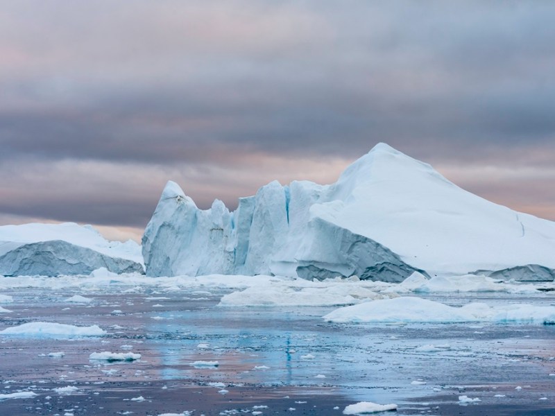 „Der Gletscher ist die Quelle all dessen, weswegen wir heute hier sind“ – doch genau diese Quelle schmilzt dahin. Was bedeutet der Klimawandel für Grönland – und für uns?
